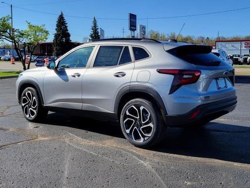 Sterling Gray Metallic 2026 Chevrolet Trax FWD 2RS