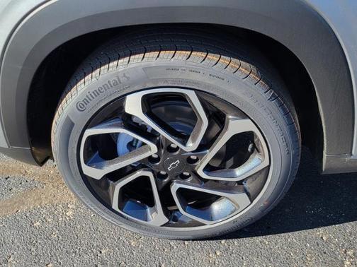 Sterling Gray Metallic 2026 Chevrolet Trax FWD 2RS