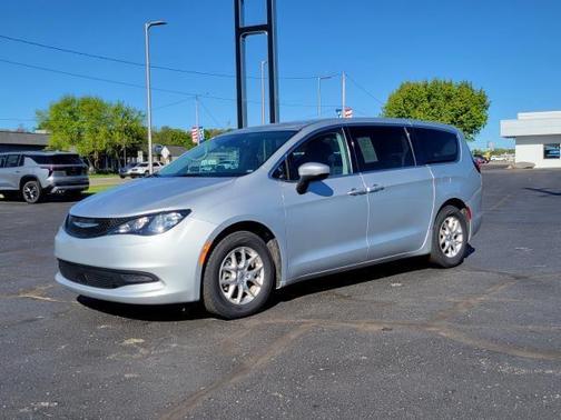 Silver Mist Clearcoat 2023 Chrysler Voyager LX