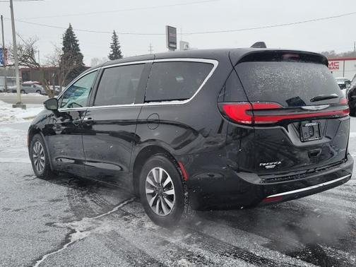 2024 Chrysler Pacifica Hybrid Select
