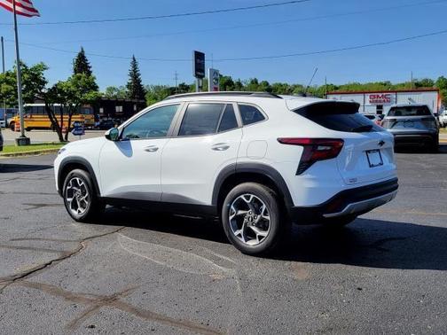 Summit White 2026 Chevrolet Trax LT