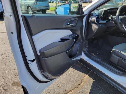 Summit White 2026 Chevrolet Trax LT