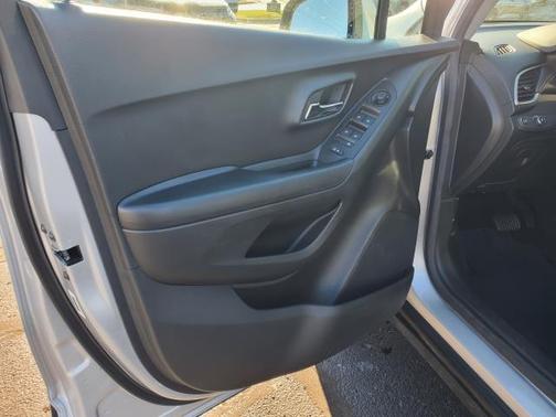 2022 Chevrolet Trax LS