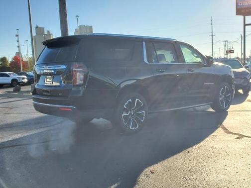 2023 Chevrolet Suburban LT