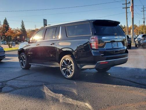 2023 Chevrolet Suburban LT