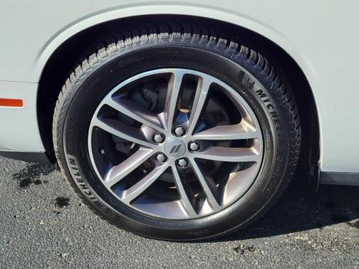 White Knuckle Clearcoat 2018 Dodge Challenger GT