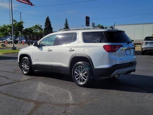 Quicksilver Metallic 2019 GMC Acadia SLT-1