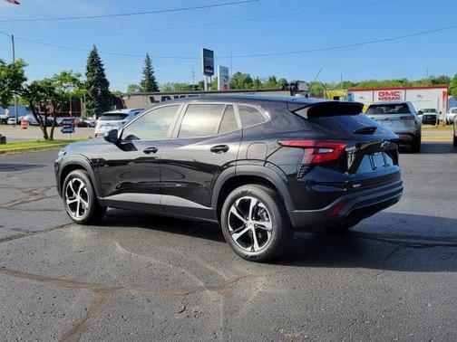 Mosaic Black Metallic 2024 Chevrolet Trax FWD 1RS
