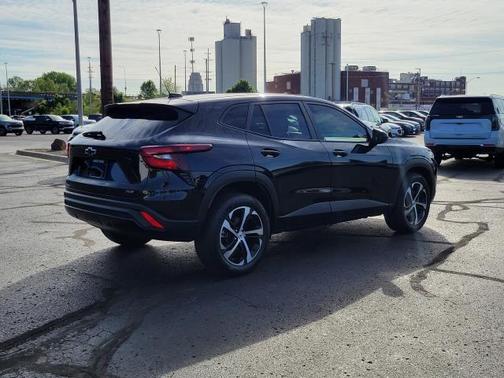 Mosaic Black Metallic 2024 Chevrolet Trax FWD 1RS