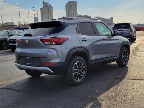 Sterling Gray Metallic 2026 Chevrolet Trailblazer LT