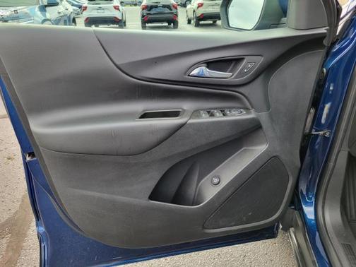 Blue Glow Metallic 2023 Chevrolet Equinox 1LT