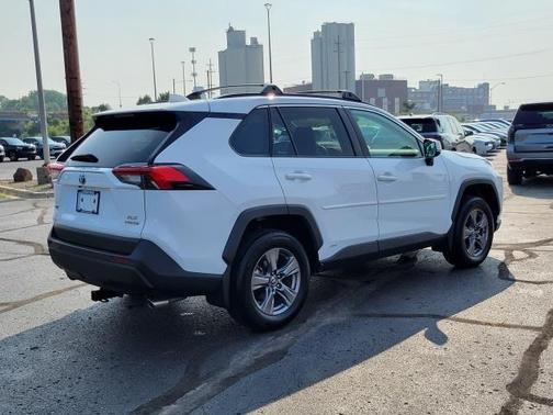 Ice Cap 2024 Toyota RAV4 Hybrid XLE