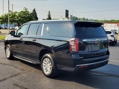 2023 Chevrolet Suburban LT