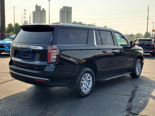 2023 Chevrolet Suburban LT