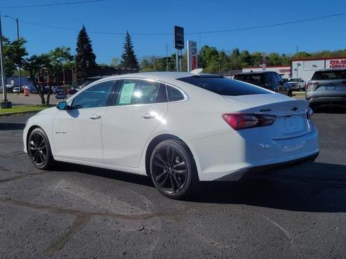 Summit White 2024 Chevrolet Malibu 1LT