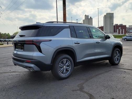 Sterling Gray Metallic 2026 Chevrolet Traverse LT