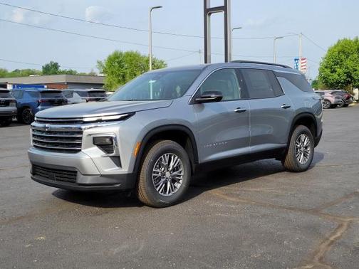 Sterling Gray Metallic 2026 Chevrolet Traverse LT