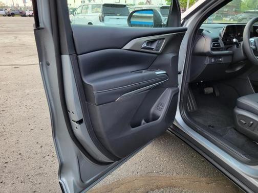 Sterling Gray Metallic 2026 Chevrolet Traverse LT