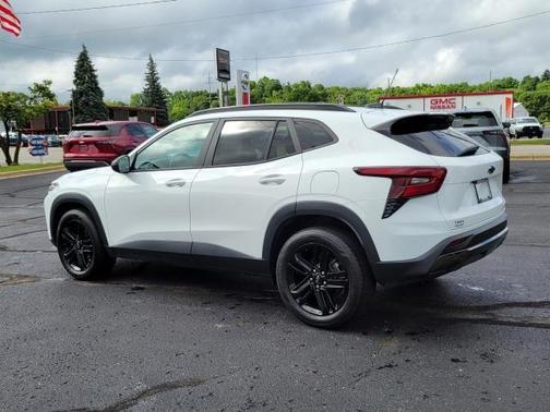 Summit White 2024 Chevrolet Trax FWD ACTIV