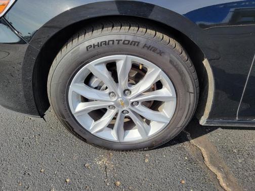 Mosaic Black Metallic 2025 Chevrolet Malibu FWD 1LT