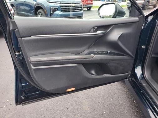 2019 Toyota Camry Hybrid XLE