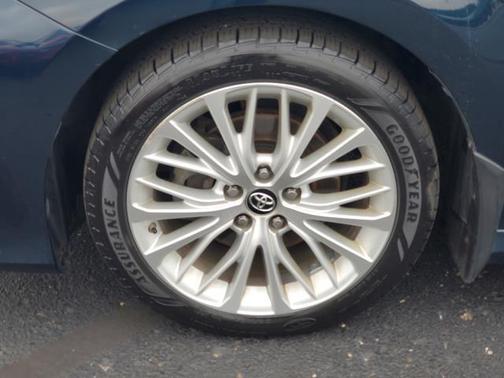 2019 Toyota Camry Hybrid XLE