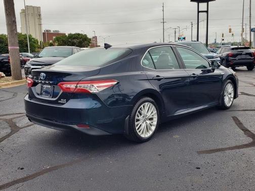 2019 Toyota Camry Hybrid XLE