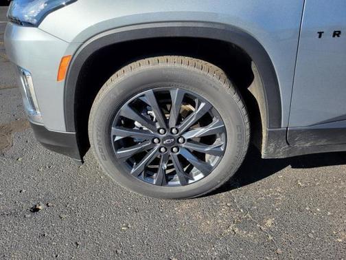 Sterling Gray Metallic 2023 Chevrolet Traverse RS