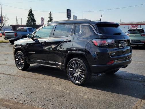 Diamond Black Crystal Pearlcoat 2022 Jeep Compass High Altitude