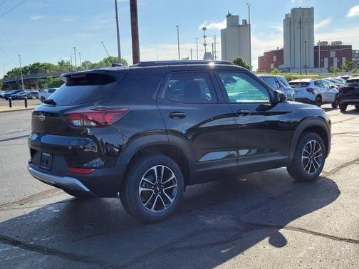 Mosaic Black Metallic 2026 Chevrolet Trailblazer LT