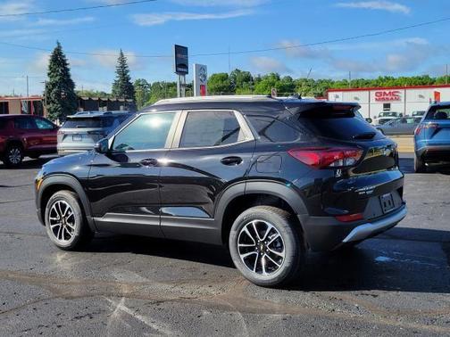 Mosaic Black Metallic 2026 Chevrolet Trailblazer LT