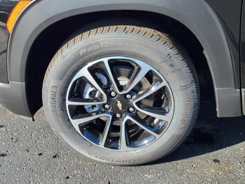 Mosaic Black Metallic 2026 Chevrolet Trailblazer LT