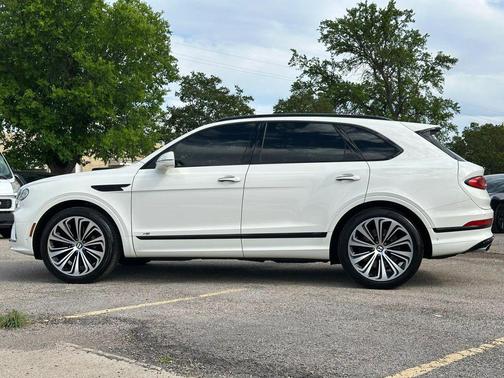 White 2021 Bentley Bentayga V8