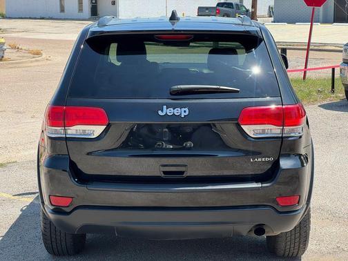 Brilliant Black Crystal Pearlcoat 2015 Jeep Grand Cherokee Laredo