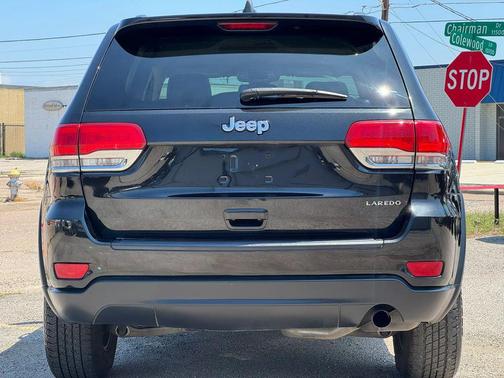 Brilliant Black Crystal Pearlcoat 2015 Jeep Grand Cherokee Laredo