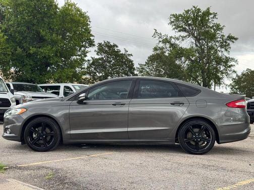 Gray 2016 Ford Fusion SE