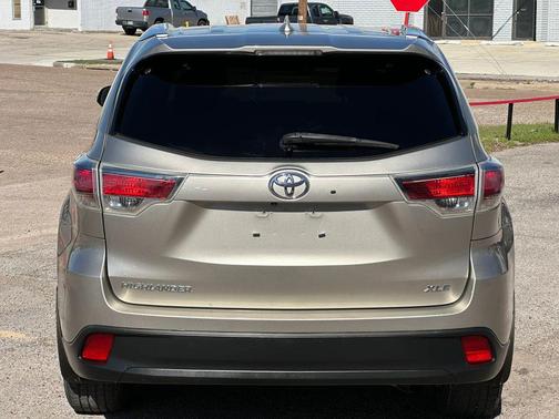 Creme Brulee Mica 2015 Toyota Highlander XLE