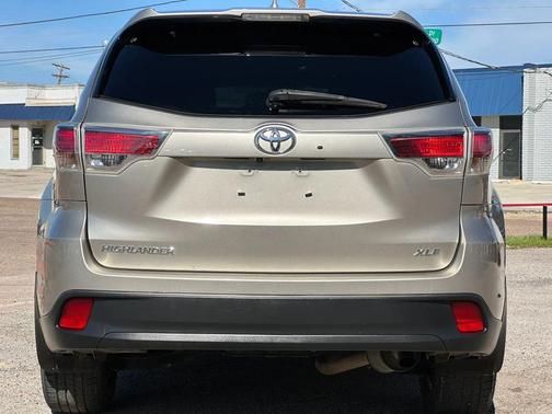 Creme Brulee Mica 2015 Toyota Highlander XLE