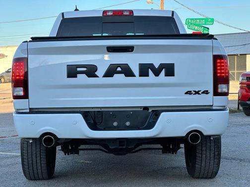 2018 RAM 1500 Night Crew Cab 4x4 5'7' Box