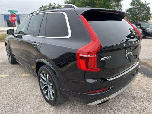 2017 Volvo XC90 T6 Momentum