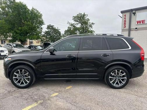 2017 Volvo XC90 T6 Momentum