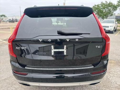 2017 Volvo XC90 T6 Momentum