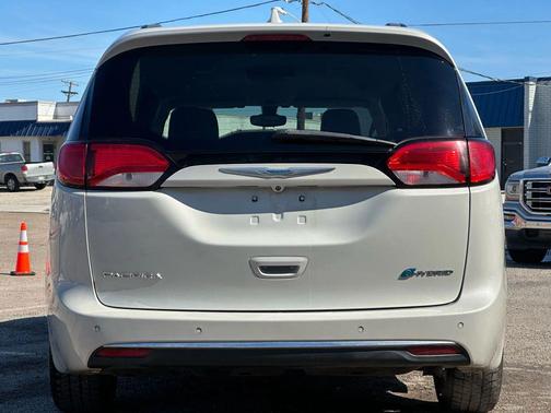 2017 Chrysler Pacifica Hybrid Premium