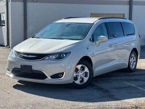 2017 Chrysler Pacifica Hybrid Premium