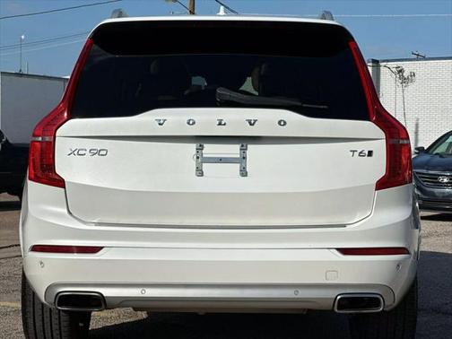 2018 Volvo XC90 T6 Momentum