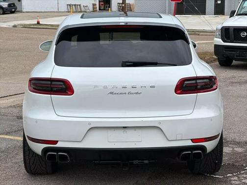 2015 Porsche Macan Turbo