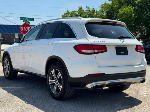 White 2018 Mercedes-Benz GLC 300 Base