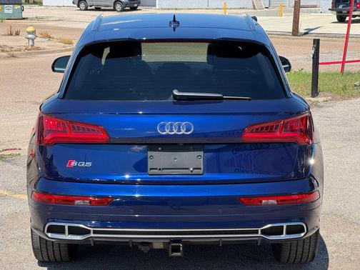 Navarra Blue Metallic 2020 Audi SQ5 3.0T Premium