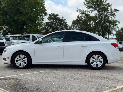 Summit White 2012 Chevrolet Cruze LS
