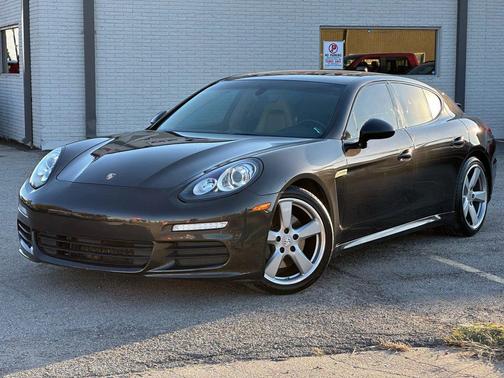 2016 Porsche Panamera 4 Edition